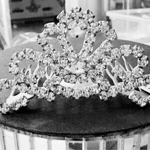 New Rhinestone Small Tiara Comb Silver Metal base